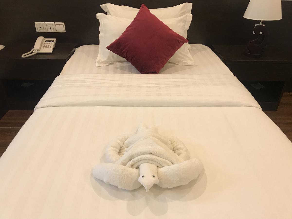 Apple Hotel Two - Near Phnom Penh Airport Exterior photo